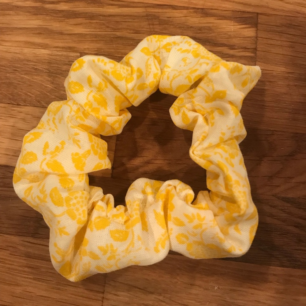 Homemade Electric Honey Scrunchie